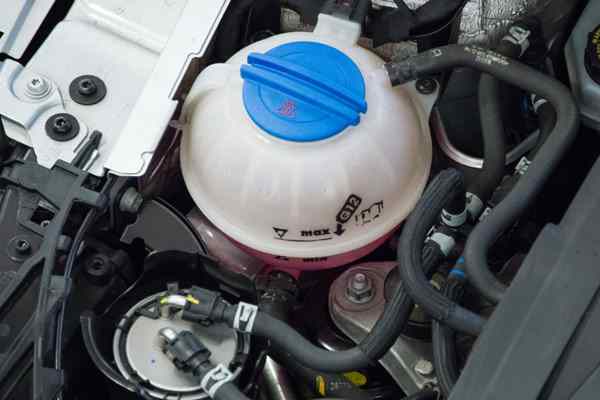 Coolant reservoir